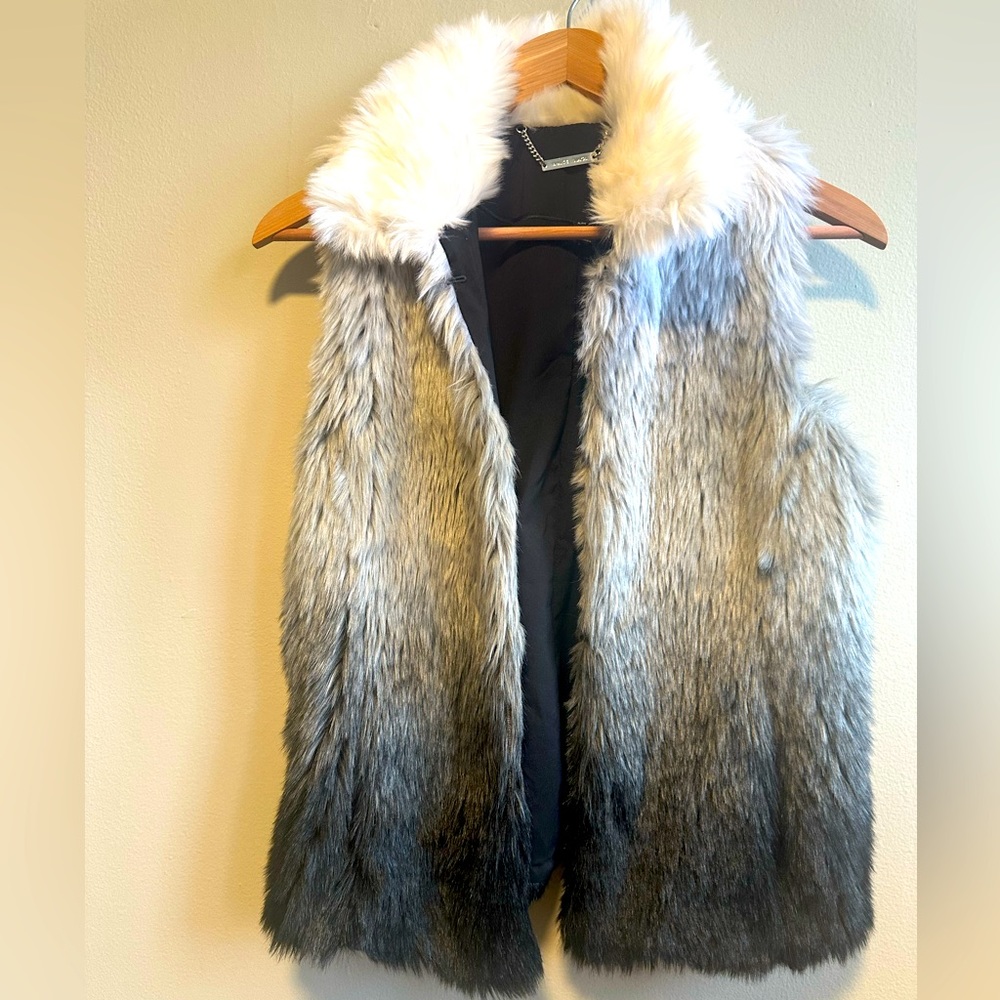 White House Black Market OMBRÉ  FUR VEST, EUC, Size XSP